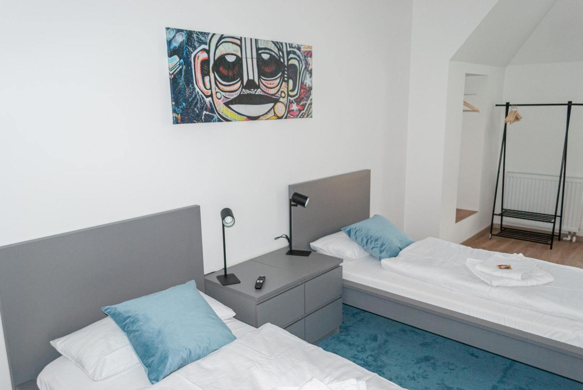 Apartment 5 Nahe Hauptbahnhof,10 Betten,vollausgestattet,neu Saniert,parkplatz,dachterasse Cottbus