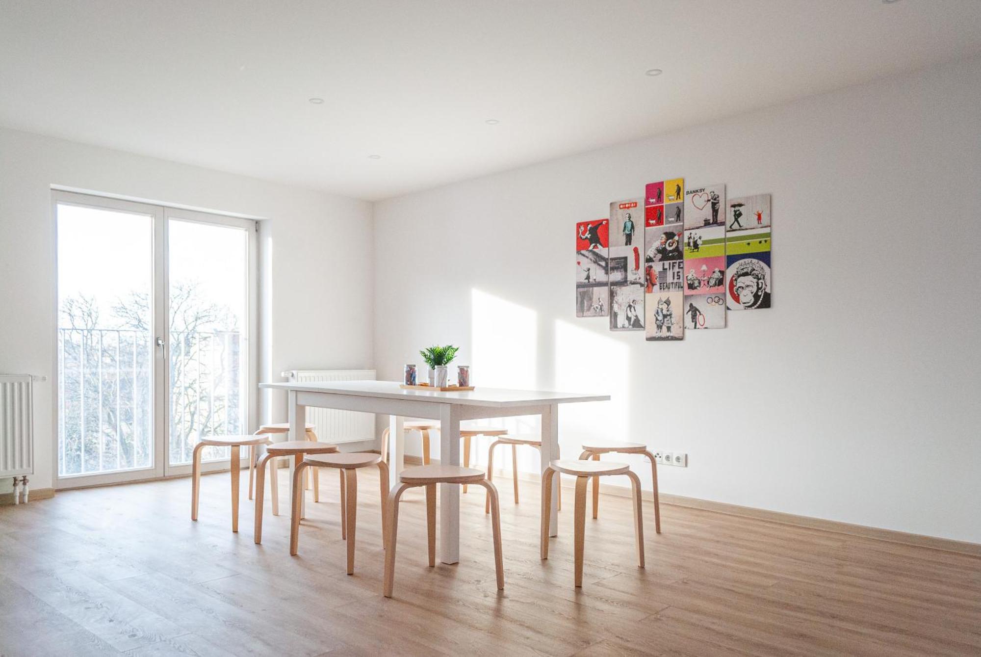 5 Nahe Hauptbahnhof,10 Betten,vollausgestattet,neu Saniert,parkplatz,dachterasse Apartment Cottbus